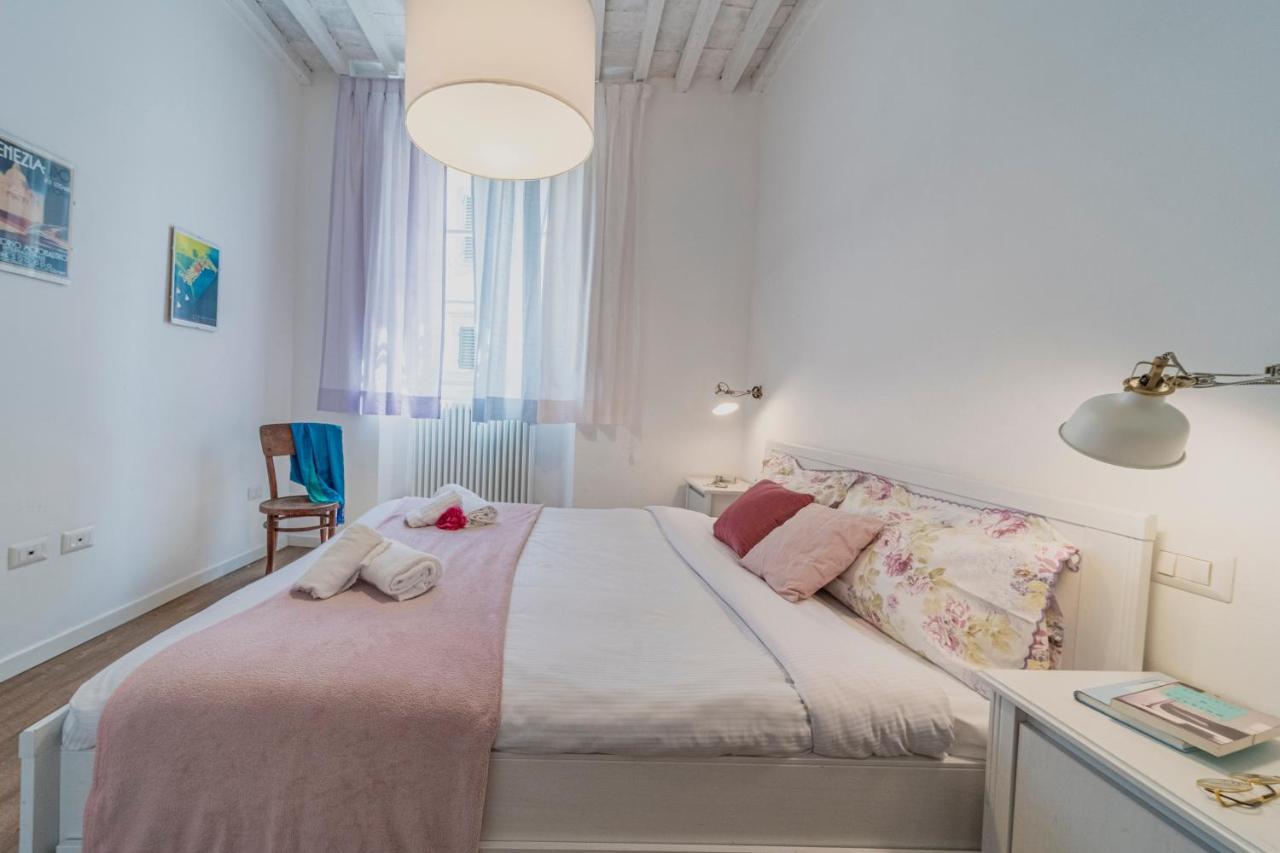 32 Nero - Florence Apartment San Niccolo Bagian luar foto