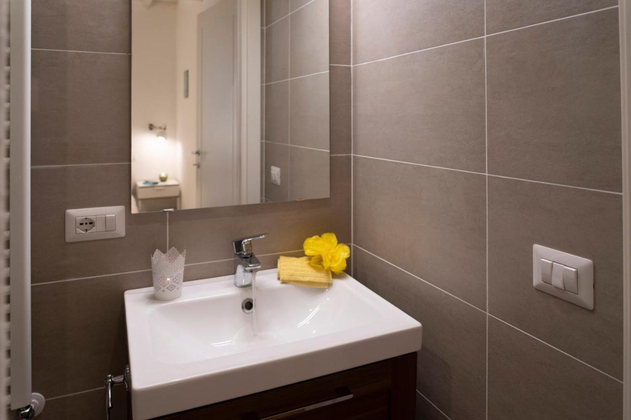 32 Nero - Florence Apartment San Niccolo Bagian luar foto